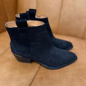 Elegant Black Suede Leather Ankle Booties Made in Italy